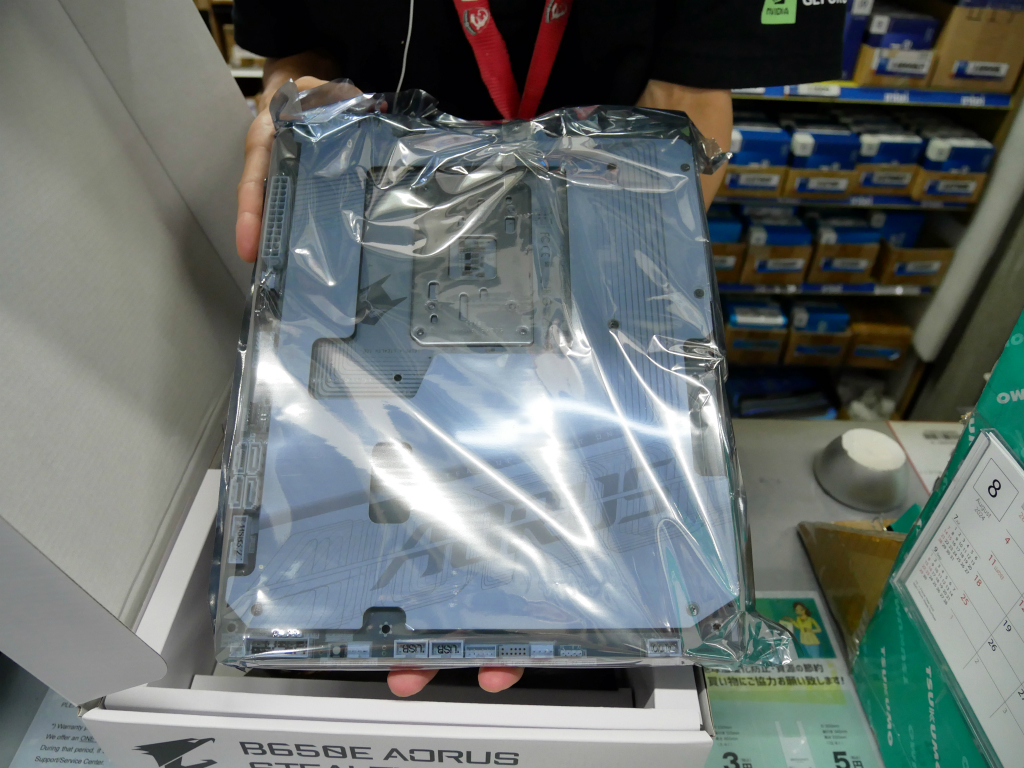GIGABYTE「ICE」シリーズから背面コネクタマザーボード「B650E AORUS STEALTH ICE」登場