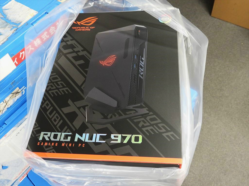 Core UltraとGeForce RTX 40搭載の小型ゲーミングPC、ASUS「ROG NUC」発売開始