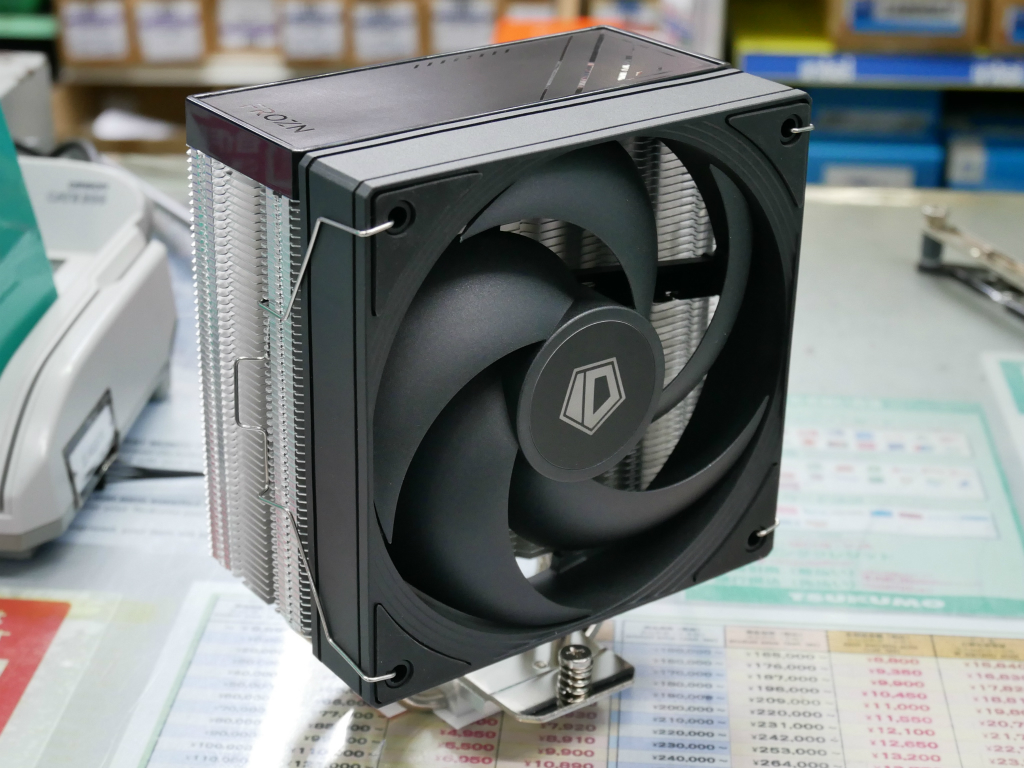 税込約4,000円の静音スリムサイドフローCPUクーラー、ID-COOLING「FROZN-A410-SE」
