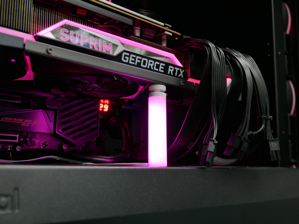 ARGB LED内蔵のシンプルなグラフィックスカードサポートステイがアイネックスから
