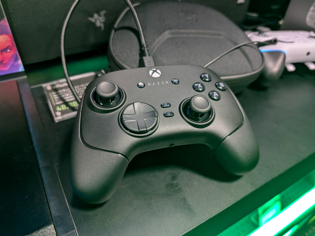 (アキバ入荷情報) マウスクリックバックパドル搭載のプロ向けゲームコントローラ「Razer Wolverine V3 Pro」発売