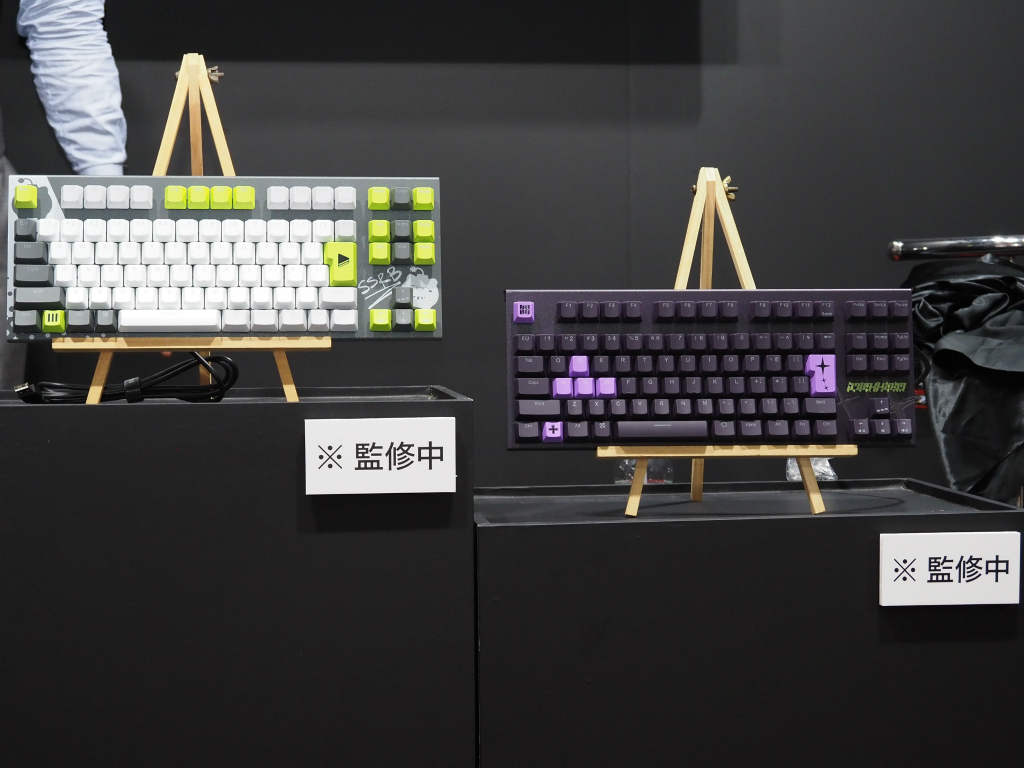 TGS2024：東プレ、ホロライブコラボデザインのゲーミングキーボード2機種披露