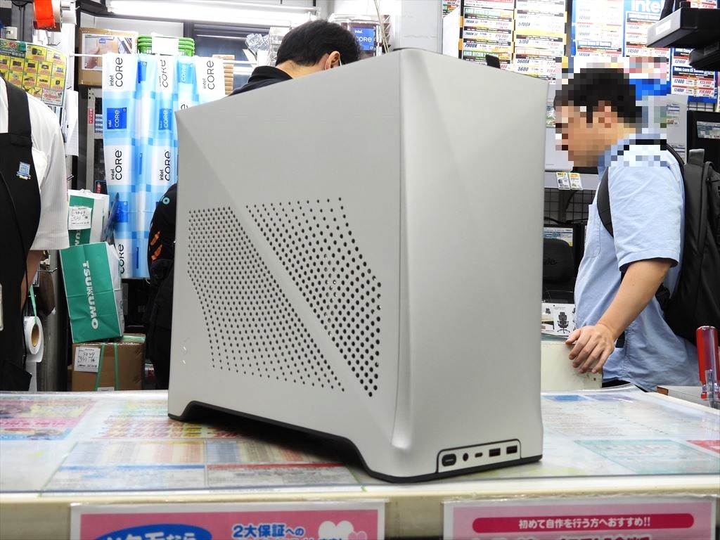 (アキバ新着入荷) Fractal Design「Era 2」の販売がスタート。外装パネルの開閉機構に注目