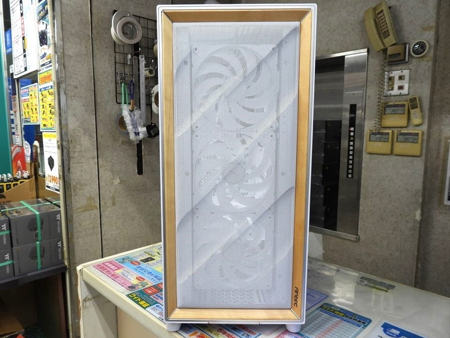 (アキバ新着入荷) 天然木フレームを使った高冷却フルタワー「FLUX Pro」がAntecから発売