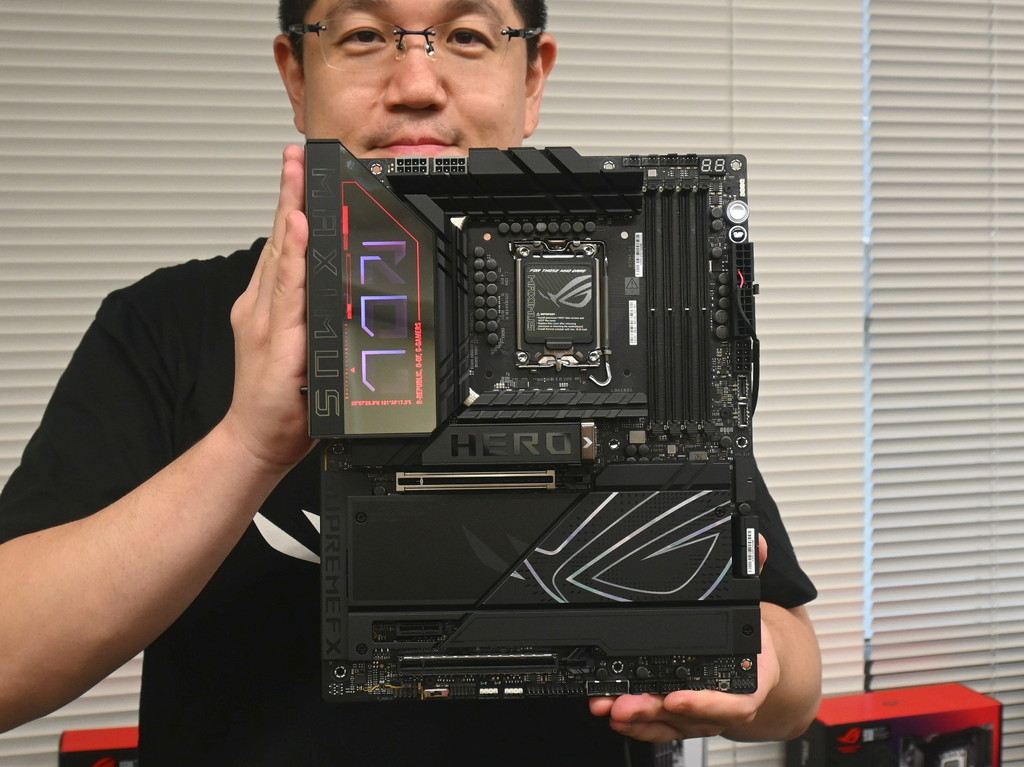 強力無比で便利さ至極。全方位隙ナシのハイクオリティな最新Intelマザーボード、ASUS「ROG MAXIMUS Z890 HERO」検証