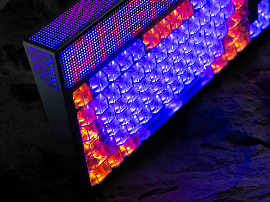 【次に来るモノ】まさに“RGB King”!。全身に389灯のLEDを搭載したド派手に光るメカニカルキーボード