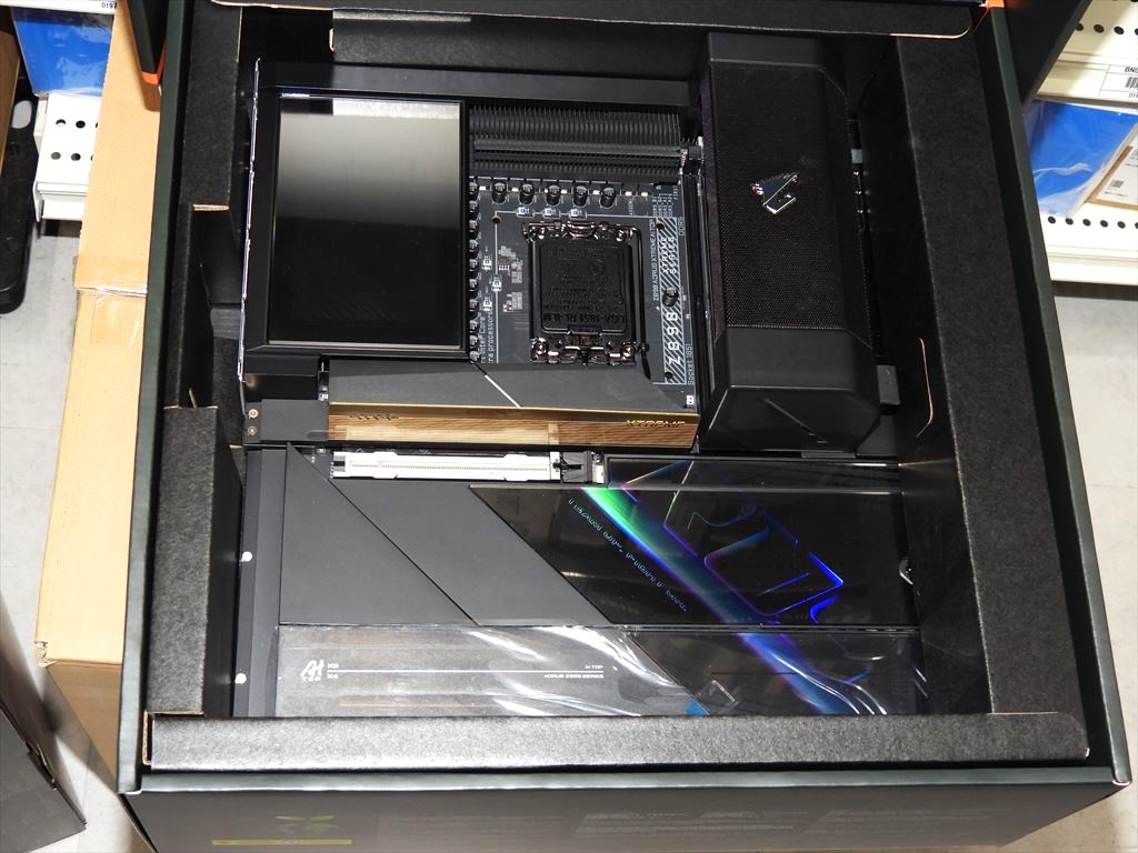 (アキバ入荷情報) AI学習向け最上位マザーボード、GIGABYTE「Z890 AORUS XTREME AI TOP」少量入荷