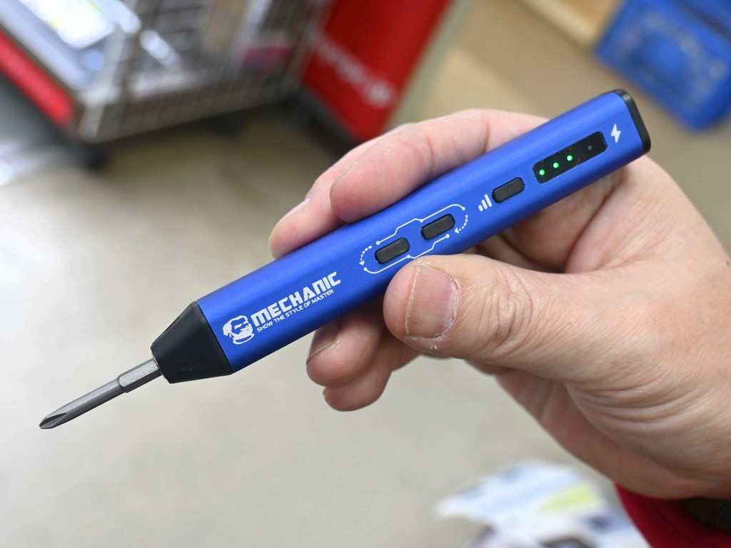 (アキバ取材班) コンパクトな充電式の電動精密ドライバーが入荷。価格は税込3,300円