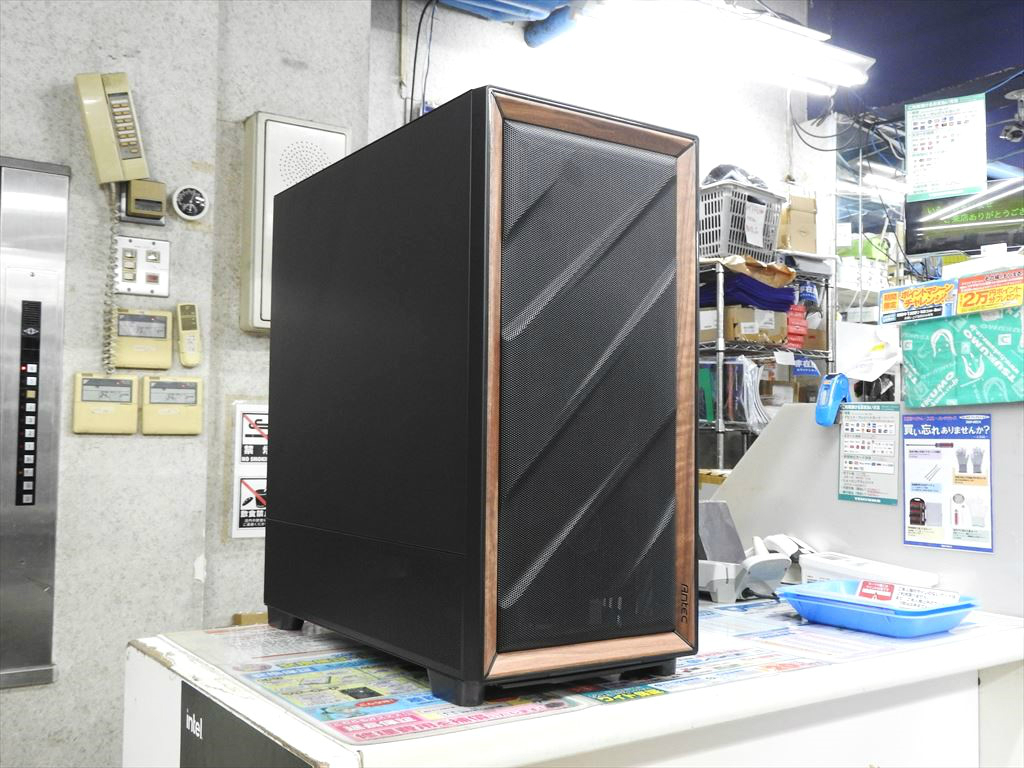 (アキバ入荷情報) ウォールナット採用の静音ミドルタワー、Antec「FLUX SE」8日（土）発売
