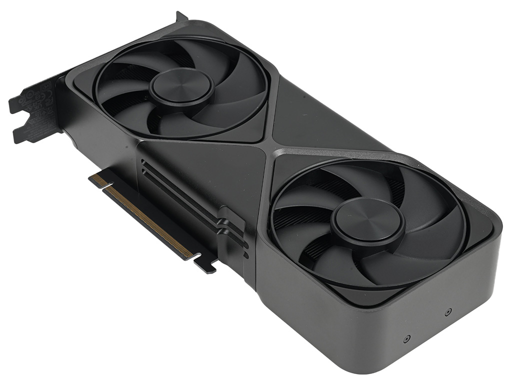 DLSS 4でGeForce RTX 4090匹敵のパフォーマンスは本当？NVIDIA「GeForce RTX 5070」を試す
