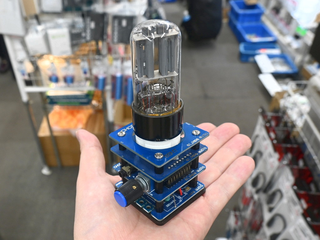 (アキバ取材班) 手のひらサイズの積層型真空管アンプ「バベルの塔」の“ほぼ完成品”が約1.3万円