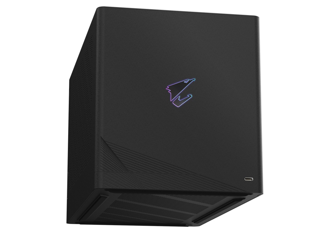 GIGABYTE、GeForce RTX 5090を搭載したThunderbolt 5対応外付けGPU BOX発売