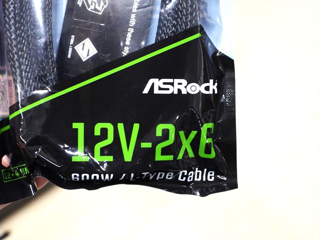 (アキバ取材班) 発火を防ぐNTCセンサー内蔵L型12V-2×6コネクタケーブルがASRockから発売