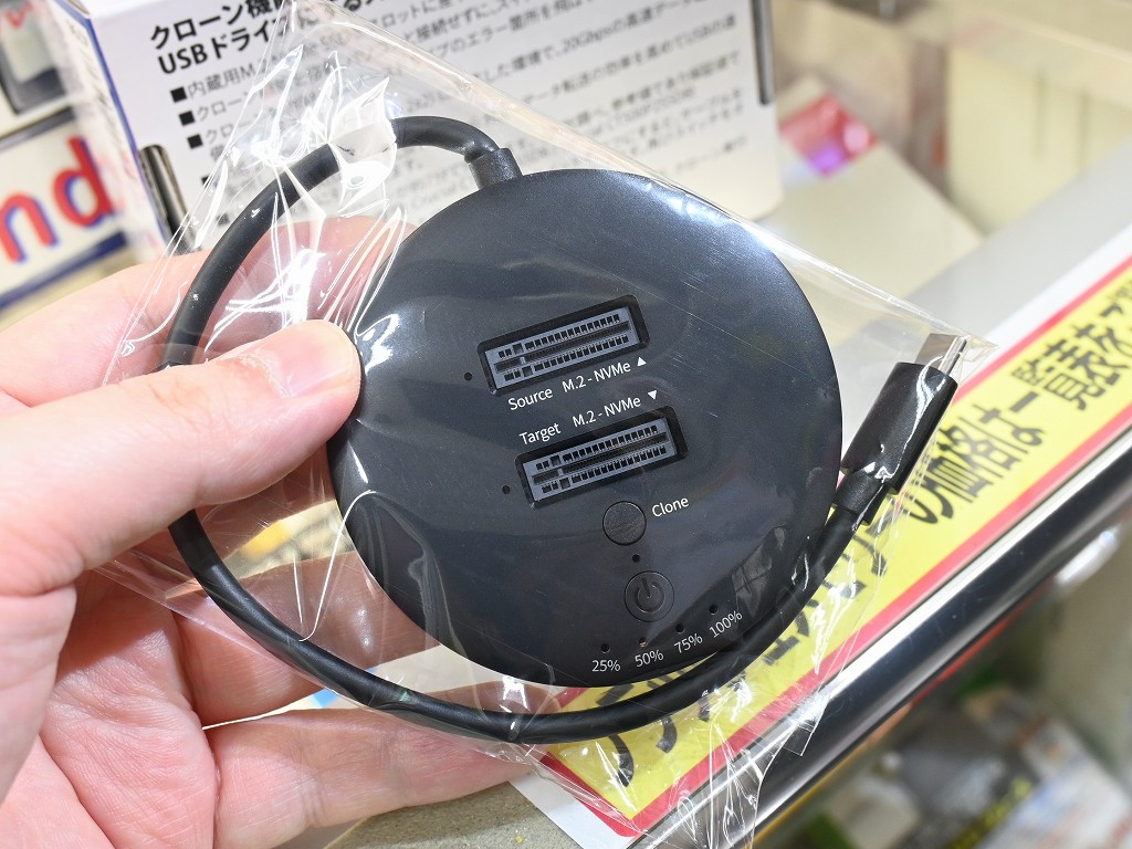 (アキバ取材班) PCレスでSSDを複製可、M.2 NVMe SSDのクローン機能付き裸族スタンドが発売