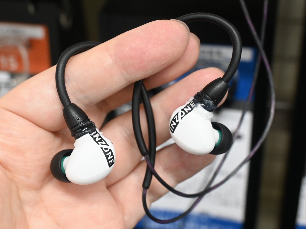 (アキバ取材班) 足音や銃声を聞き分けやすい、FPS特化のゲーミングイヤホン「INZONE E9」がソニーから発売